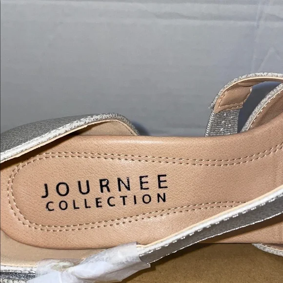 Journee Collection Silver Bow Heels - Picture 2 of 6